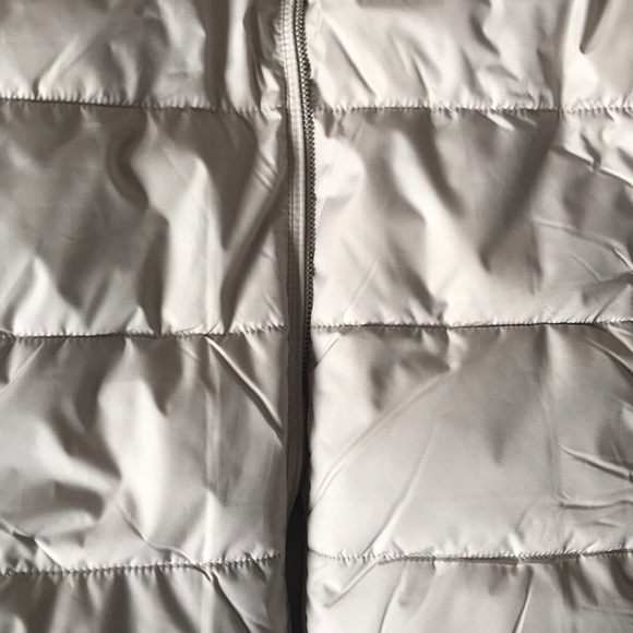 Beige quilted and insulated vest - Picture 2 of 3